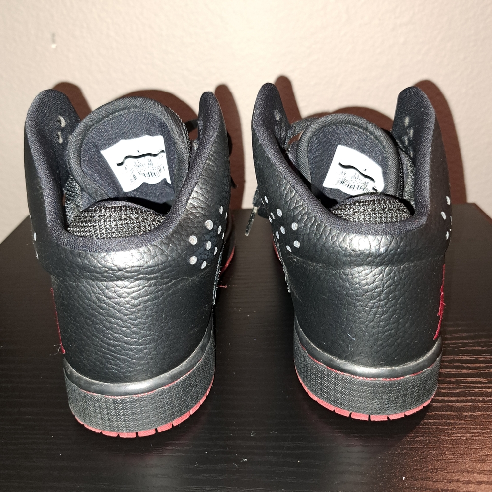 Kids Black & Red Jordan Basketball Shoes with '23' Accent. Size 4Y - Picture 6 of 16